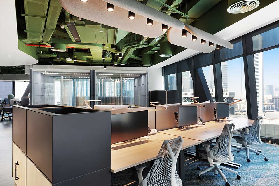 JLL’s Dubai office fosters collaboration and wellbeing while driving sustainability.